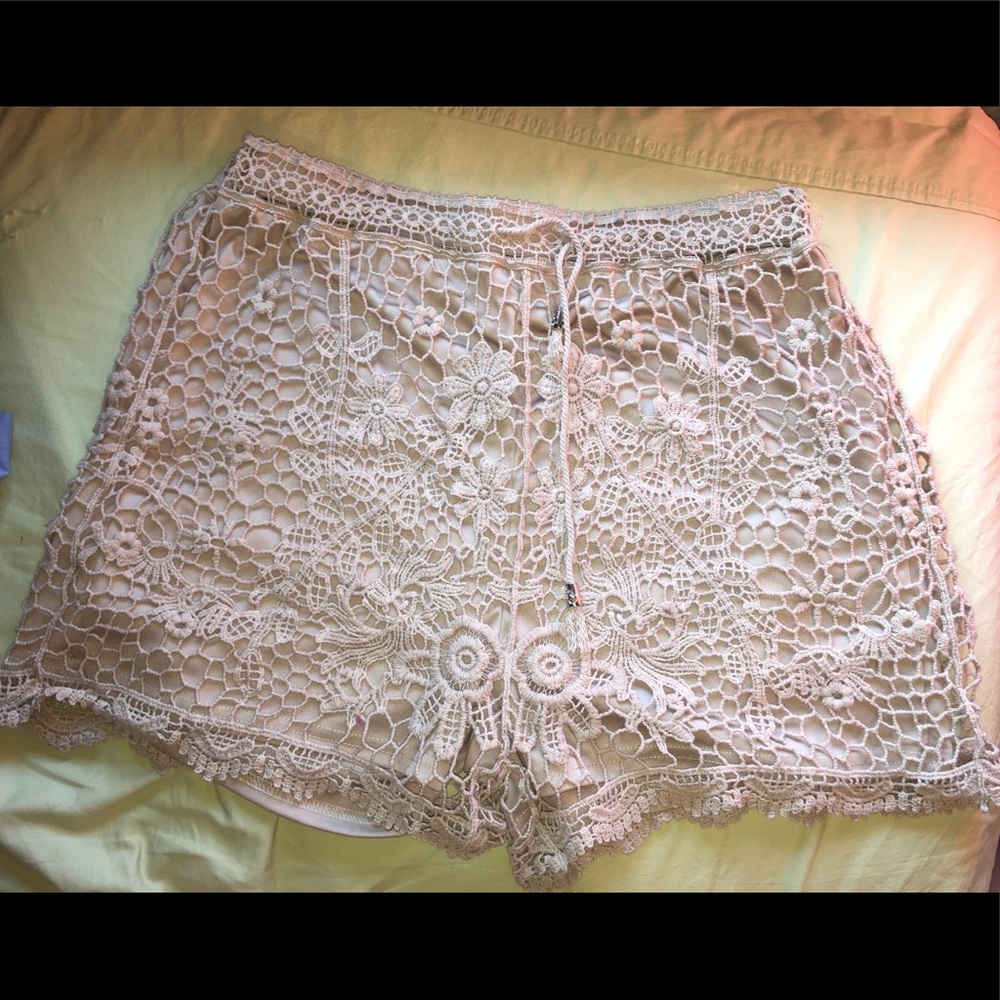 Versona Creme Colored Crochet Shorts NWOT